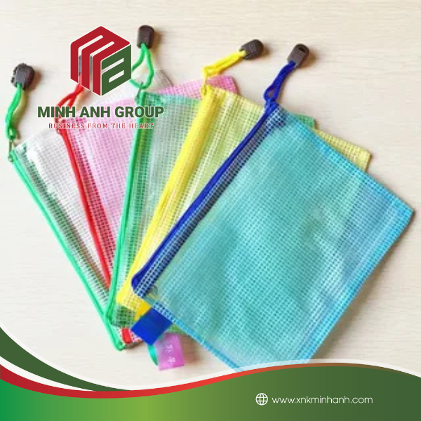 Traveling Light: The Role of Mesh Zipper Bags